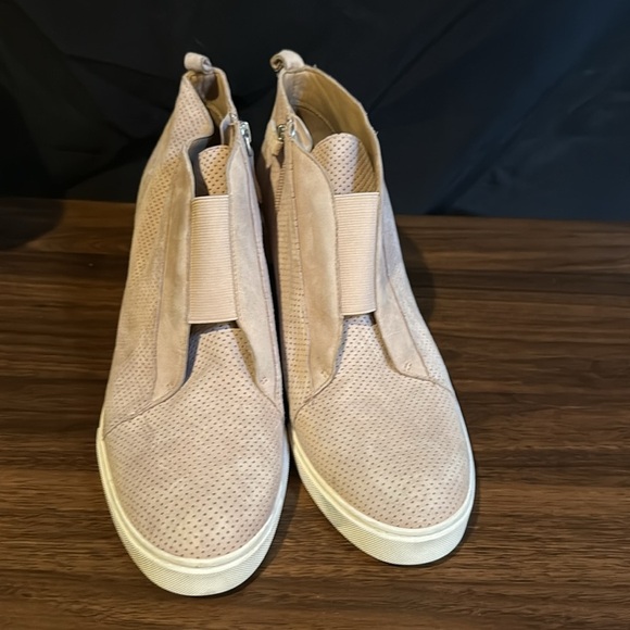 L. Paolo Women's Perforated Wedge Sneakers - Blush Pink, 10 - Picture 3 of 7